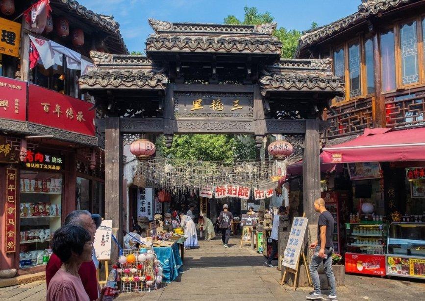 探寻答案-我很喜欢一个女孩子,她对我不喜欢也不反感,我该怎么办?,快速解惑之地